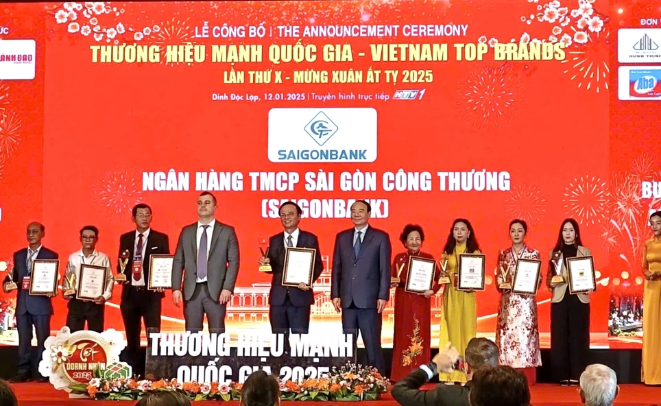 SAIGONBANK tự hào khi được vinh danh TOP 12 Thương hiệu mạnh Quốc gia  – Viet Nam Top Brand 2025