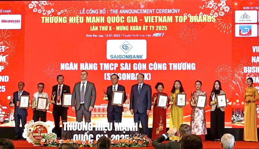 SAIGONBANK tự hào khi được vinh danh TOP 12 Thương hiệu mạnh Quốc gia  – Viet Nam Top Brand 2025