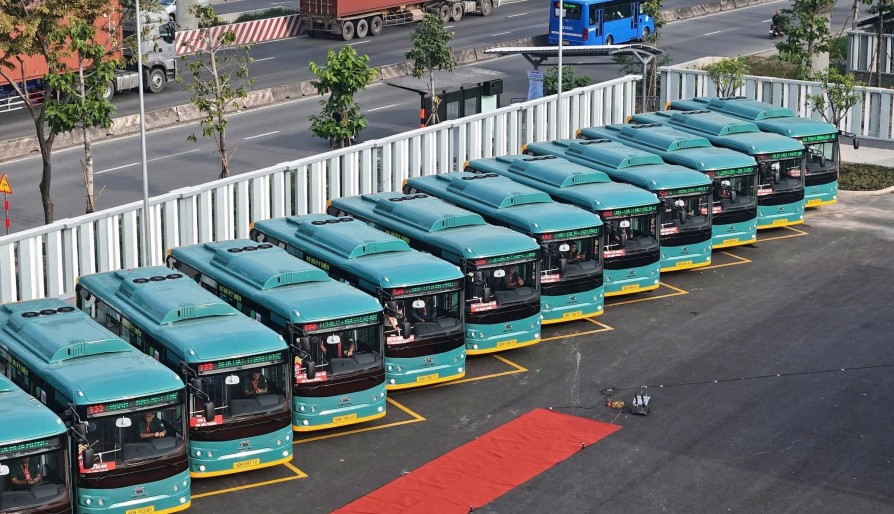 Đề xuất lộ trình chuyển đổi 400.000 xe xăng sang điện của TP HCM