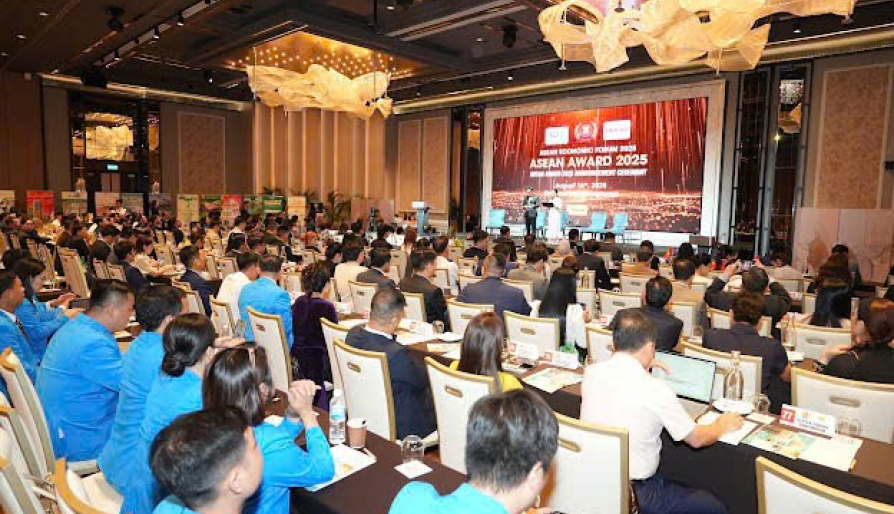 HỆ THỐNG Y TẾ NHI ĐỒNG 315 VINH DỰ LỌT TOP 03 DOANH NGHIỆP TIÊU BIỂU ASEAN 2025