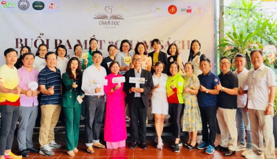 Ra mắt “Chạm Đọc Chạm Yêu Thương” với Talkshow “Sách, cánh cửa ký ức và hành trình vươn xa”
