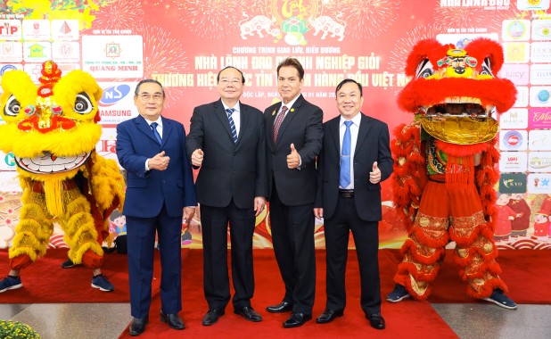 Doanh nhân Trần Quốc Bảo Nhận bằng khen Top 12 Nhà Lãnh Đạo Doanh Nghiệp Giỏi 2021