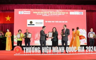 Tập đoàn phát triển giáo dục Apu được vinh danh với giải thưởng “Top 10 Thương Hiệu Mạnh Quốc Gia”