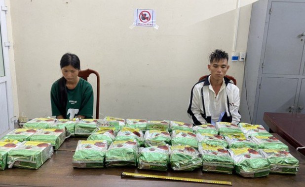 Bắt giữ vợ chồng vận chuyển 30kg ma tuý đá từ Lào về Việt Nam
