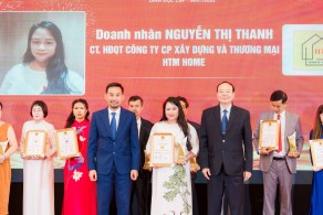 Doanh nhân Nguyễn Thị Thanh vinh dự nhận Top 12 Nhà lãnh đạo giỏi tại Chương trình Tết Doanh nhân mừng Xuân Quý Mão 2023.