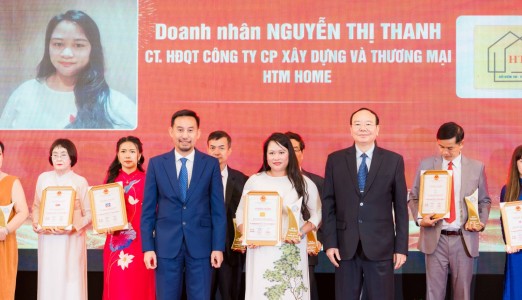 Doanh nhân Nguyễn Thị Thanh vinh dự nhận Top 12 Nhà lãnh đạo giỏi tại Chương trình Tết Doanh nhân mừng Xuân Quý Mão 2023.