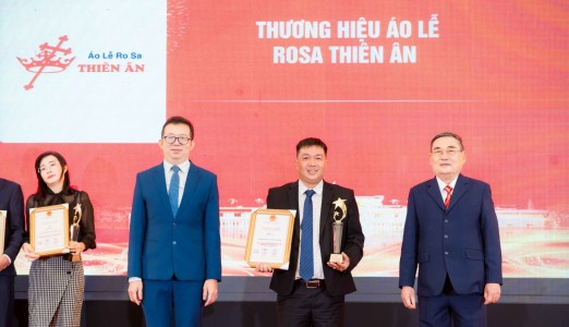 Áo Lễ Rosa đã xuất sắc nhận được chứng nhận và biểu trưng cho hạng mục Thương hiệu mạnh Quốc gia 2022.