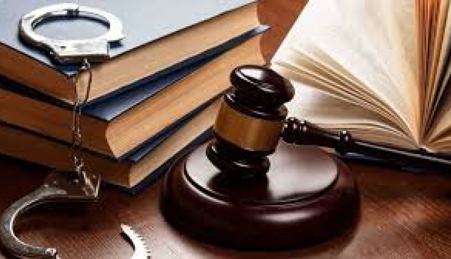 Bị phạt vì 'có vợ nhưng sống như vợ chồng với người khác', người đàn ông kiện chủ tịch quận