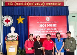 Vòng tay ấm trao hơn 300 phần quà cho bà con nghèo đón Tết Giáp Thìn 2024