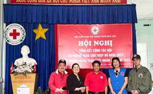 Vòng tay ấm trao hơn 300 phần quà cho bà con nghèo đón Tết Giáp Thìn 2024