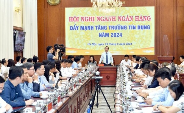 Tăng trưởng tín dụng chưa đạt 4%, một số tổ chức tín dụng tăng trưởng âm