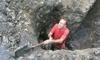 Hai thập kỷ tìm mộ liệt sĩ Việt Nam của cựu binh Australia