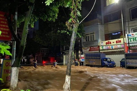 Mưa lũ và sạt lở đất khiến 3 người chết, 5 người mất tích