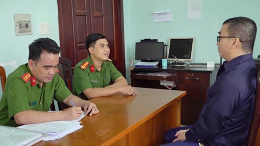 Bắt nhân viên ngân hàng ở TPHCM chiếm đoạt 8 tỷ đồng