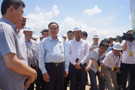 Chủ tịch Quốc hội Trần Thanh Mẫn: Nhìn từ trên cao, một sân bay tầm cỡ đã thấy rõ