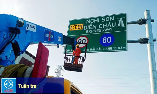Cục Đường bộ: &#039;Nhà thầu cố tình không xóa quảng cáo trên biển báo cao tốc&#039;