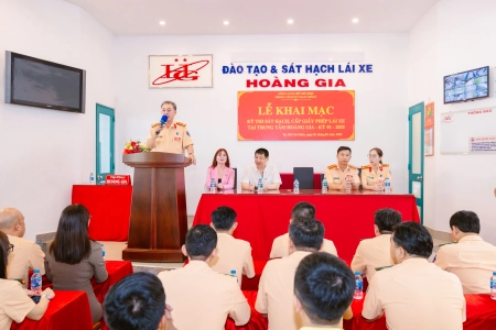 Nhiều đổi mới ở kỳ thi sát hạch lái xe do Công an TP.HCM tổ chức tại Trung tâm Đào tạo Lái xe Hoàng Gia