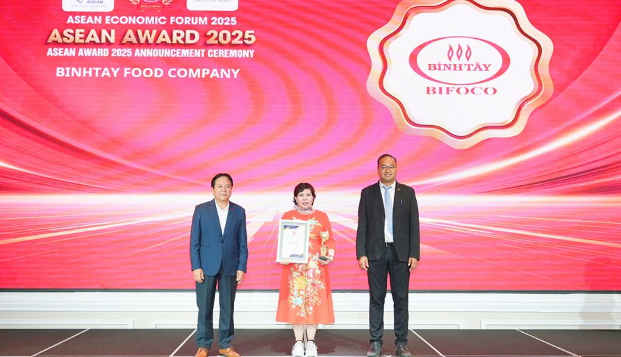 Bình Tây Food nhận cú đúp 2 giải thưởng Quốc Tế Top10 Thương Hiệu Tăng Trưởng Xanh Asean và Top10 Sản phẩm dịch vụ chất lượng xanh Asean 2025