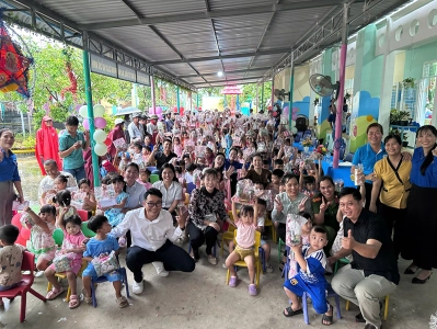 Vầng Trăng Cổ Tích 2 - Mang niềm vui Trung thu đến 300 em nhỏ