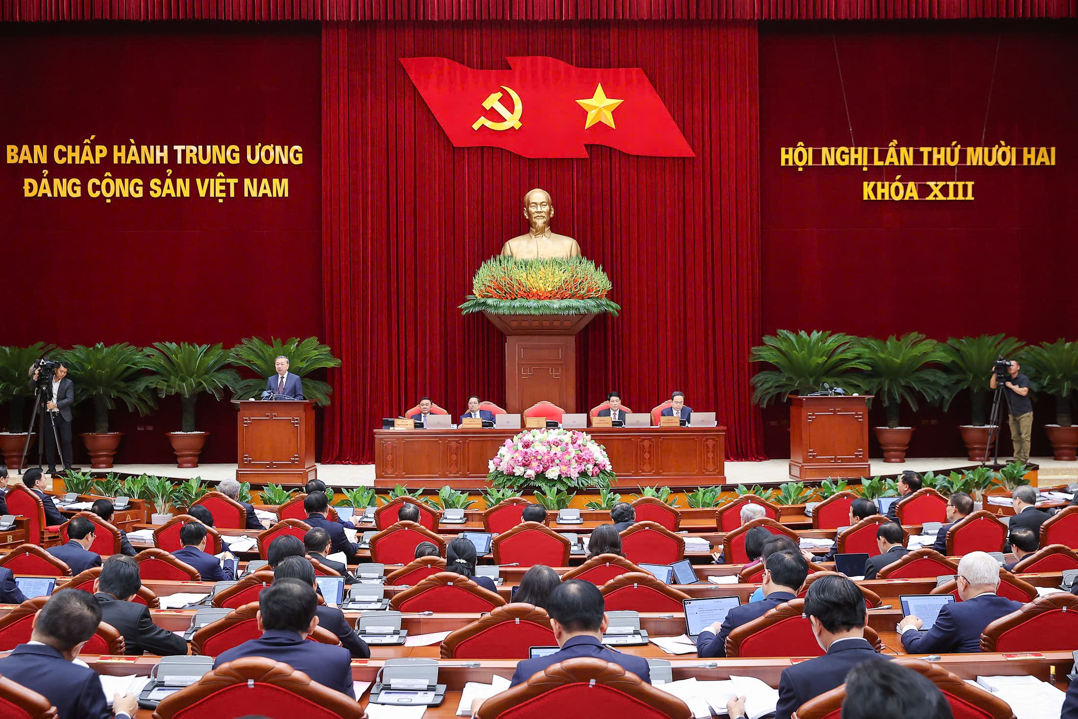 Khai mạc Hội nghị Trung ương 12 khóa 13